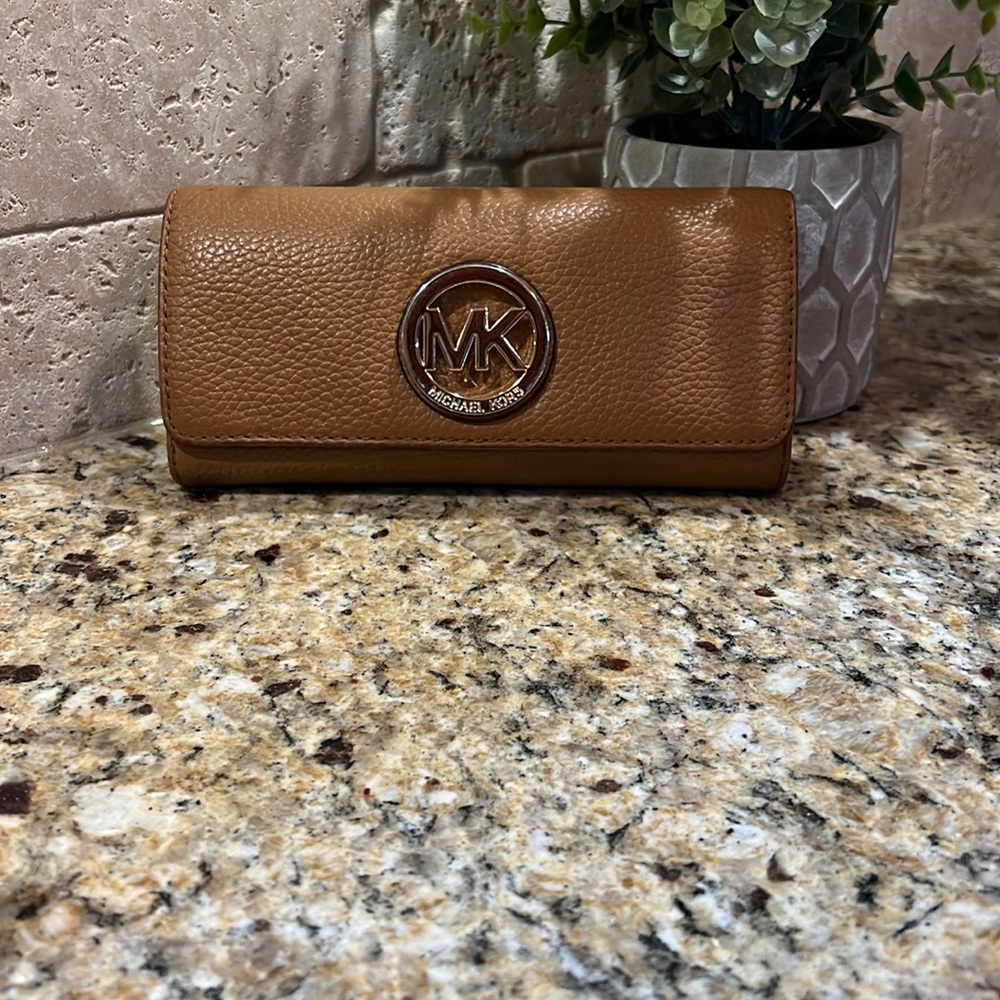 Michael kors wallet